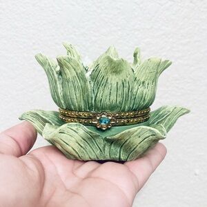 Vintage Avon green leaves and flowers ceramic musical trinket box